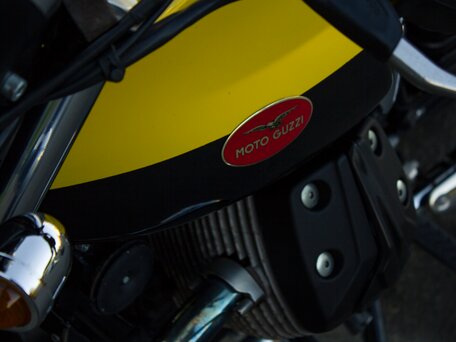 2013 Moto Guzzi V7 Spezial, жёлтый, 688000 рублей, вид 4