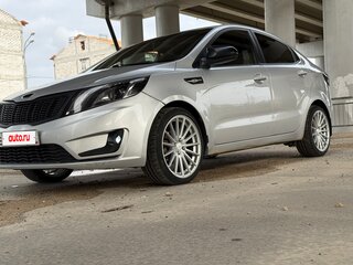 2013 Kia Rio 4-speed III, серебристый, 950000 рублей, вид 1