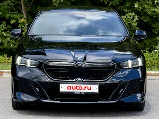 2024 BMW 5 серии 520d xDrive VIII (G60/G61/G68), синий, 7325000 рублей, вид 2