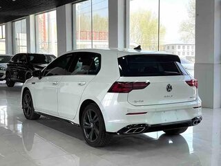 2023 Volkswagen Golf VIII, белый, 1950000 рублей, вид 3