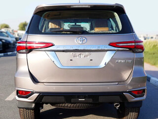 2026 Toyota Fortuner II Рестайлинг, бежевый, 4590000 рублей, вид 4