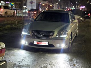 2004 Toyota Crown Majesta IV (S180), серебристый, 1390000 рублей, вид 2