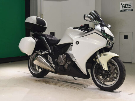 2011 Honda VFR 1200, белый, 699000 рублей, вид 3