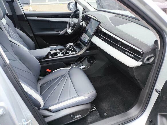 2026 Geely Atlas II, серебристый, 3449990 рублей - вид 10