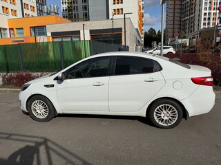 2014 Kia Rio 6-speed III, белый, 430000 рублей, вид 4