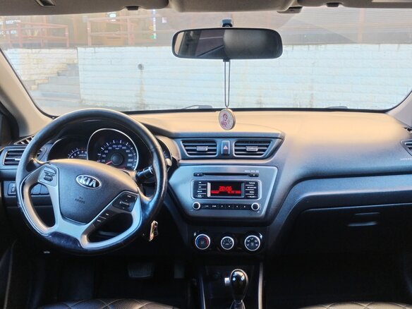 2017 Kia Rio III Рестайлинг, чёрный, 899000 рублей - вид 5