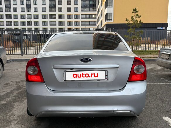 2011 Ford Focus II Рестайлинг, серебристый - вид 4