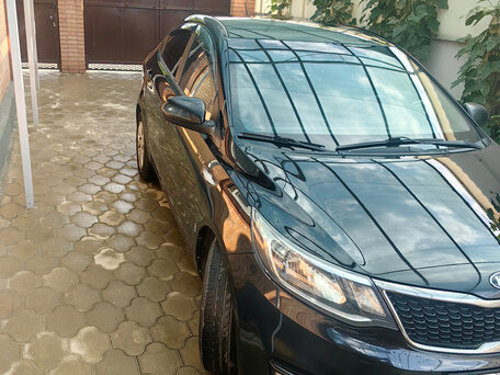 2015 Kia Rio III Рестайлинг, чёрный, 1150000 рублей, вид 3