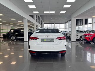 2020 Hyundai Solaris II Рестайлинг, белый, 1375000 рублей, вид 4