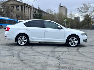 2017 Skoda Octavia III (A7) Рестайлинг, белый, 1950000 рублей, вид 4