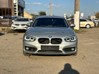 2018 BMW 1 серии 118i II (F20/F21) Рестайлинг 2, серебристый, 1650000 рублей, вид 3