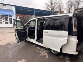 2018 Honda Stepwgn Spada V Рестайлинг, белый, 2450000 рублей, вид 4
