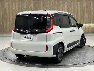 2022 Toyota Sienta III, белый, 1397400 рублей, вид 4