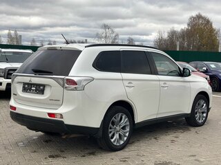 2013 Mitsubishi Outlander III, белый, 1350000 рублей, вид 4