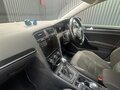 2017 Volkswagen Golf VII Рестайлинг, белый, 1400000 рублей - вид 5