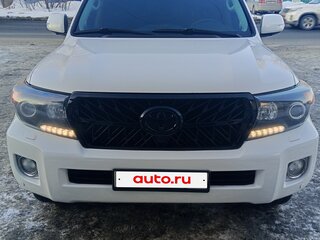 2013 Toyota Land Cruiser 200 Series Рестайлинг 1, белый, 3700000 рублей, вид 2