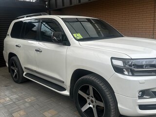 2018 Toyota Land Cruiser 200 Series Рестайлинг 2, белый, 8500000 рублей, вид 2
