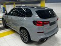2024 BMW X5 40i IV (G05/G18) Рестайлинг, серый - вид 5
