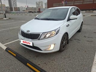 2014 Kia Rio 6-speed III, белый, 650000 рублей, вид 1