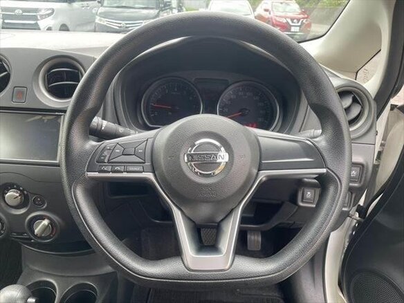 2017 Nissan Note II Рестайлинг, белый, 730000 рублей - вид 12