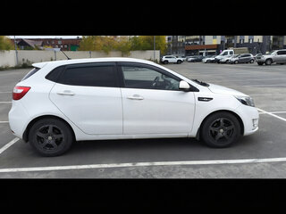 2014 Kia Rio 6-speed III, белый, 870000 рублей, вид 3