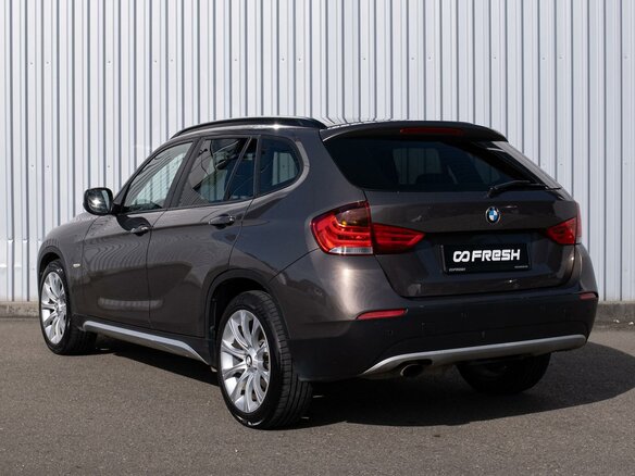 2011 BMW X1 18i I (E84), коричневый - вид 1