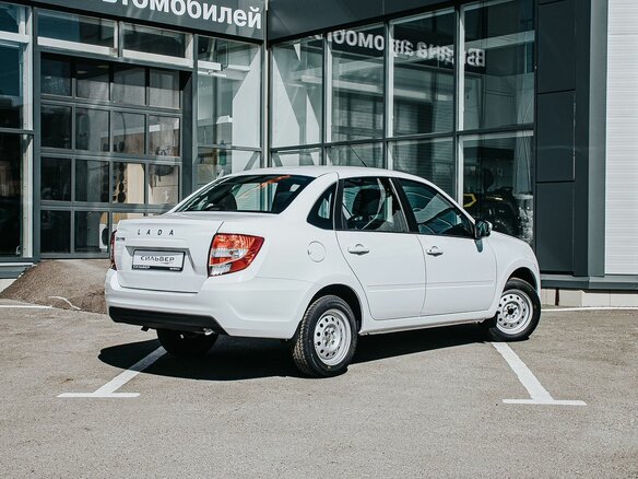 2026 Lada (ВАЗ) Granta I Рестайлинг, белый, 1068000 рублей - вид 1