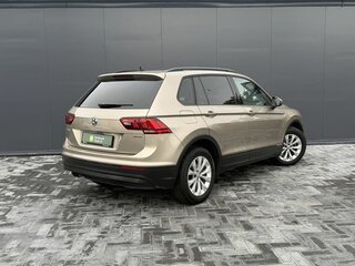 2020 Volkswagen Tiguan II, бежевый, 2300000 рублей, вид 2