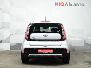 2018 Kia Soul II Рестайлинг, серебристый, 1700000 рублей, вид 5