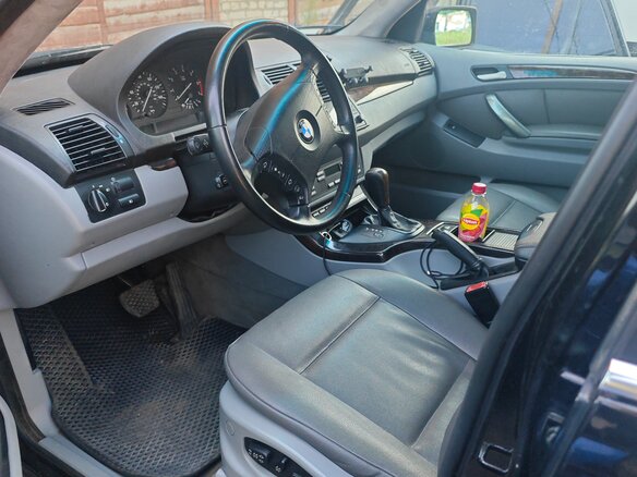 2001 BMW X5 4.4i I (E53), чёрный - вид 2