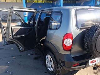 2011 Chevrolet Niva I Рестайлинг, серый, 378000 рублей, вид 5