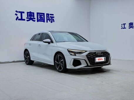 2023 Audi A3 Sportback 35 TFSI IV (8Y), белый, 1800000 рублей, вид 3