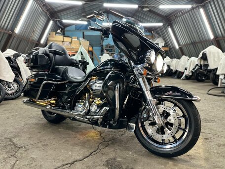 2017 Harley-Davidson Electra Glide, чёрный, 1690000 рублей, вид 1