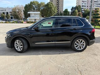 2018 Volkswagen Tiguan II, чёрный, 1690000 рублей, вид 2
