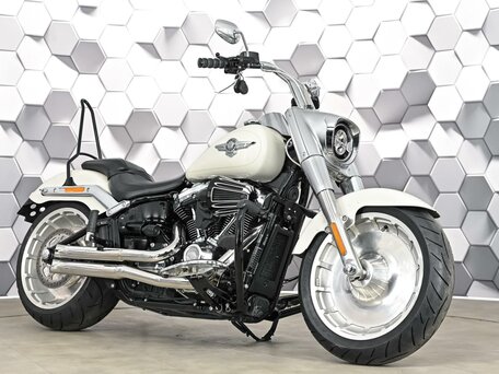 2017 Harley-Davidson Fat Boy, белый, 1699000 рублей, вид 1