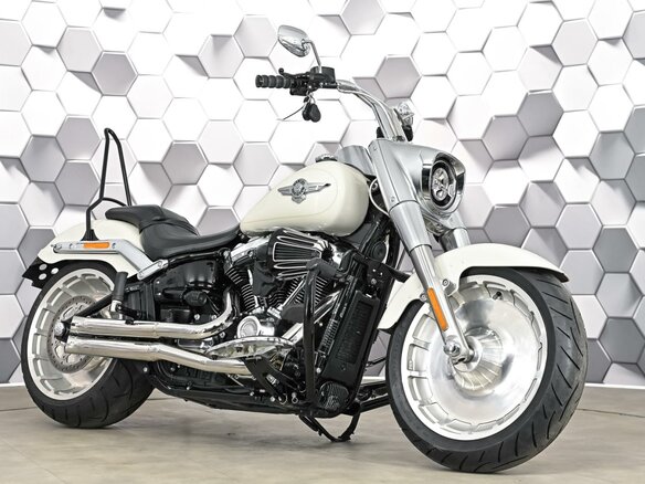 2017 Harley-Davidson Fat Boy, белый, 1699000 рублей