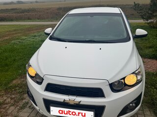 2014 Chevrolet Aveo II, белый, 700000 рублей, вид 2