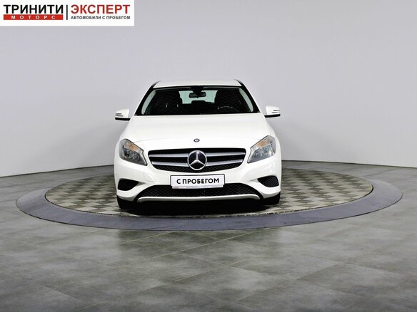 2014 Mercedes-Benz A-Класс 180 III (W176), белый - вид 1
