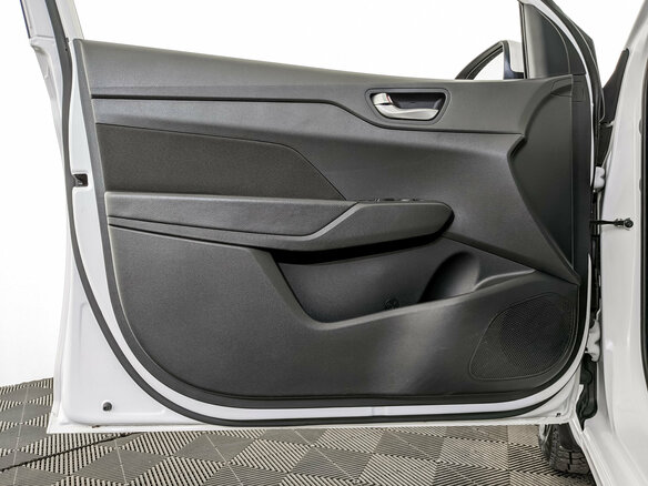 2022 Hyundai Solaris II Рестайлинг, белый, 1500000 рублей - вид 18
