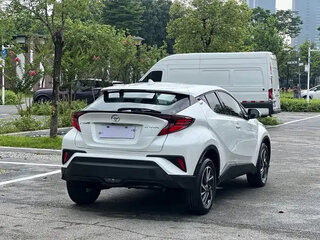 2021 Toyota C-HR I Рестайлинг, белый, 1642000 рублей, вид 4