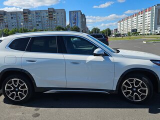 2023 BMW X1 28i xDrive III (U11/U12), белый, 3000000 рублей, вид 3