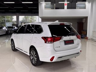 2022 Mitsubishi Outlander III Рестайлинг 3, белый, 1800606 рублей, вид 4