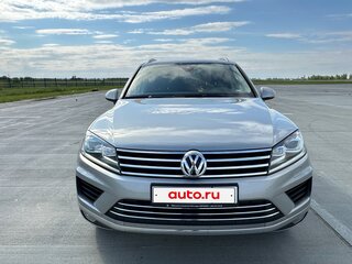 2016 Volkswagen Touareg II Рестайлинг, серебристый, 3535000 рублей, вид 3