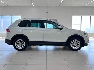 2017 Volkswagen Tiguan II, белый, 2520000 рублей, вид 4