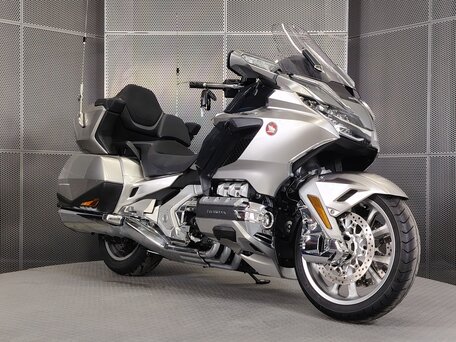 2024 Honda GL 1800 Gold Wing, серебристый, 3099000 рублей, вид 2