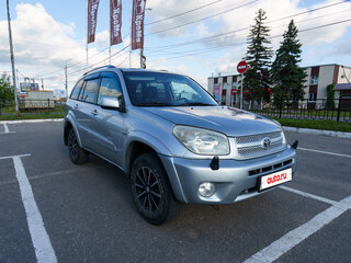 2004 Toyota RAV4 II (XA20) Рестайлинг, серебристый, 690000 рублей, вид 1