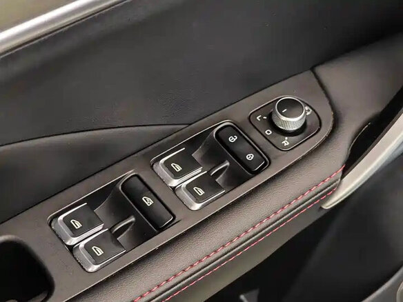 2021 Geely Binyue I Рестайлинг, белый - вид 14