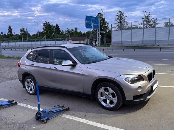 2013 BMW X1 18i I (E84) Рестайлинг, бежевый, 1300000 рублей - вид 2