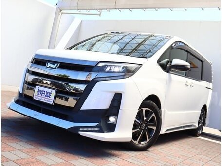 2020 Toyota Noah III (R80) Рестайлинг, белый, 2850000 рублей, вид 2