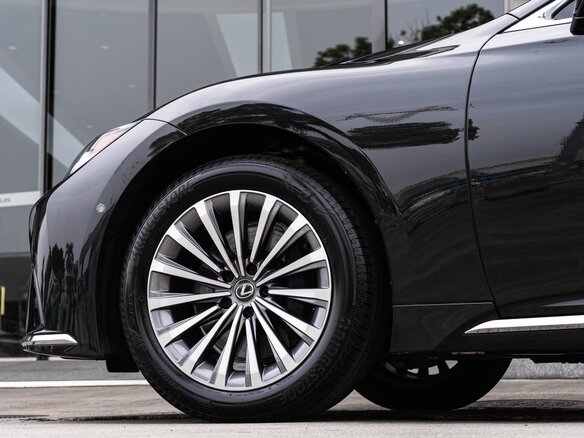 2025 Lexus LS 500h V Рестайлинг, чёрный, 16666666 рублей - вид 23